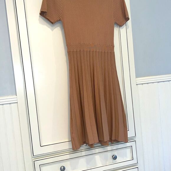 🔥🔥FIRE SALE🔥🔥 NWT HEARTLOOM tan swing dress pleated skirt - Picture 2 of 10